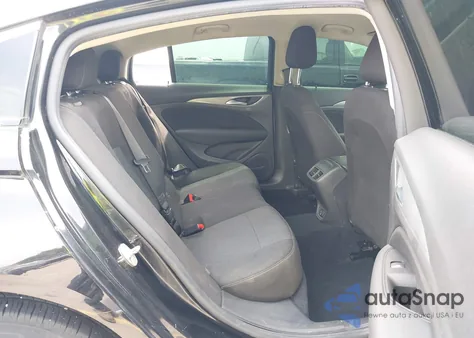 2018 Buick Regal Sportback Preferred z USA, uszkodzony, nr VIN W04GL6SX5J1109806